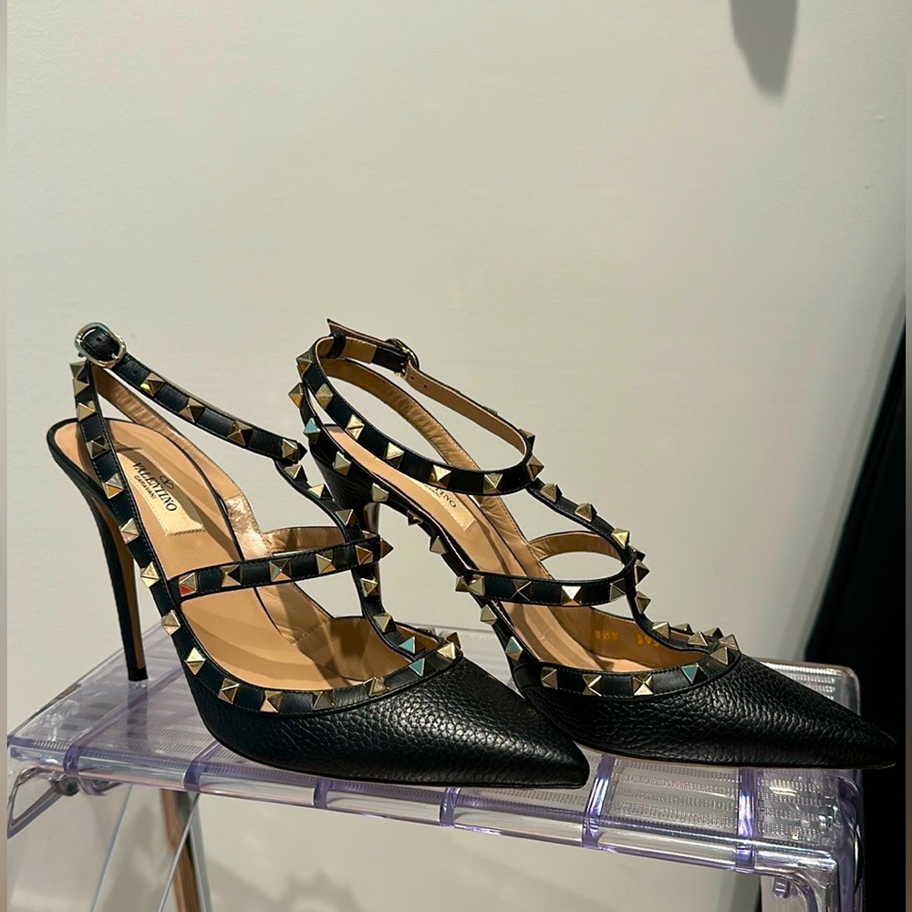 Valentino ROCKSTUD GRAINY LEATHER ANKLE STRAP PUMP 100 MM, size 41